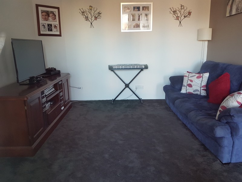 11 Tandure Heights, Lakelands WA 6180