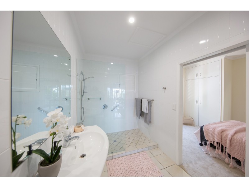 14 Atherton Street, Whitfield QLD 4870