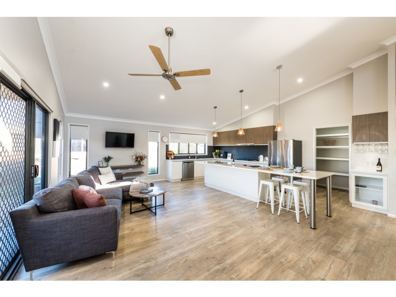 4 Farrer Street, Cranley QLD 4350