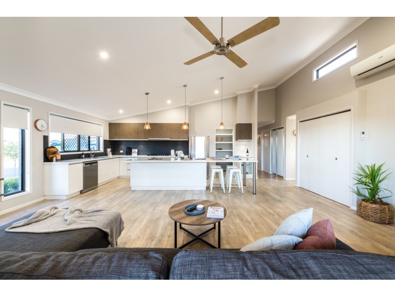 4 Farrer Street, Cranley QLD 4350