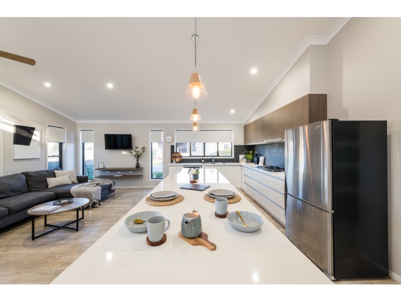 4 Farrer Street, Cranley QLD 4350