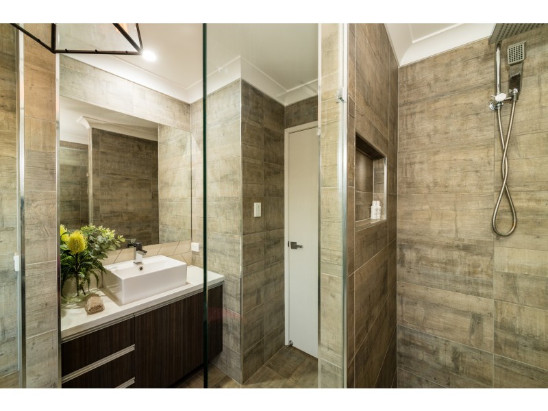 4 Farrer Street, Cranley QLD 4350