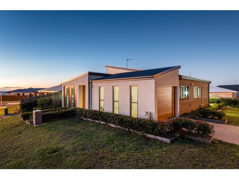 4 Farrer Street, Cranley QLD 4350