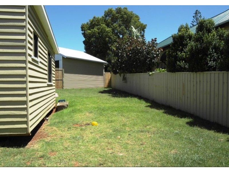 21 Tighe Street, Newtown QLD 4350