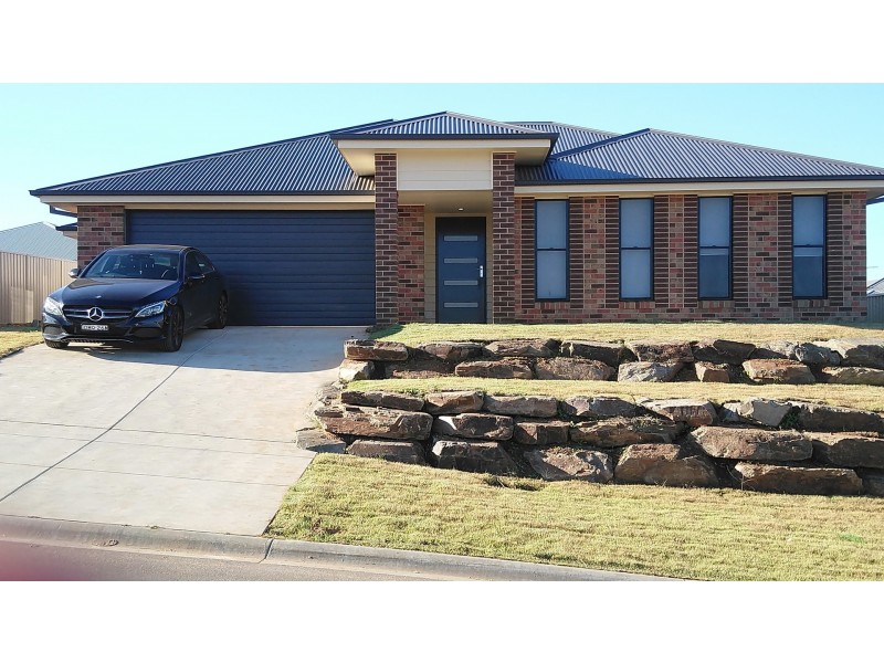 4 Ellerslie Street, Gobbagombalin NSW 2650