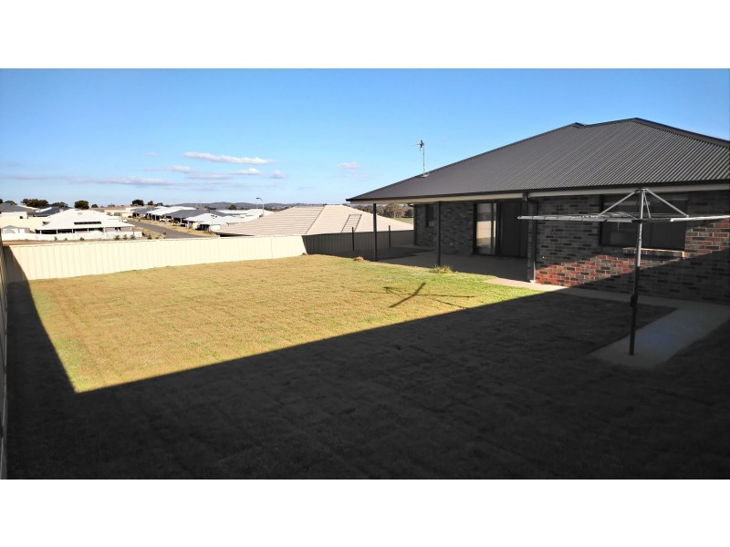 4 Ellerslie Street, Gobbagombalin NSW 2650