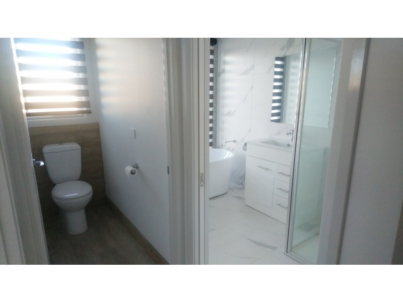 32 Ross Parkway, Gobbagombalin NSW 2650