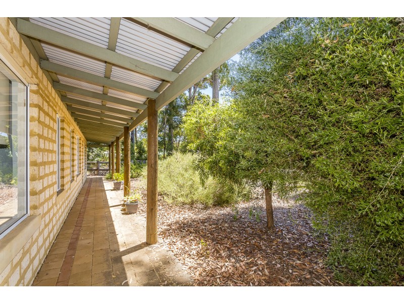 1 Begonia Court, Dwellingup WA 6213