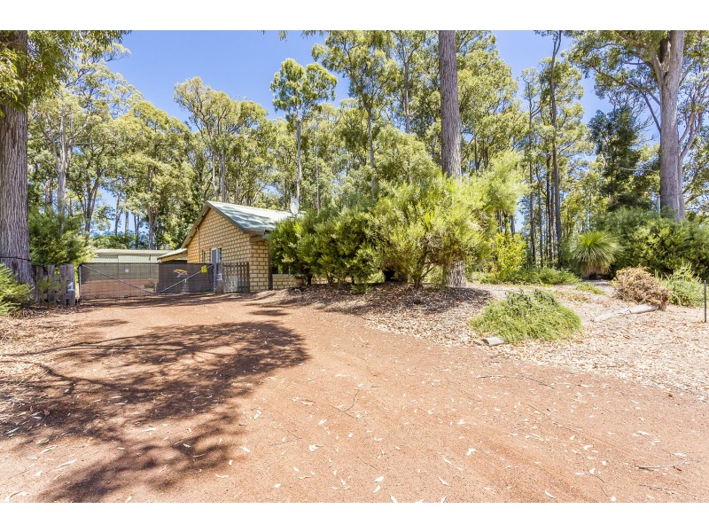 1 Begonia Court, Dwellingup WA 6213