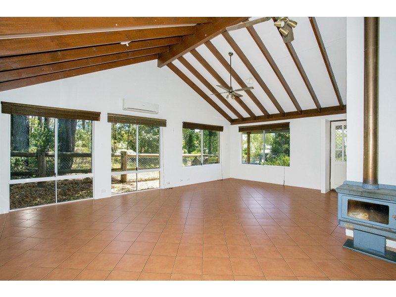 1 Begonia Court, Dwellingup WA 6213