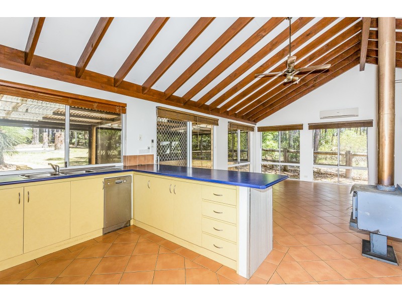 1 Begonia Court, Dwellingup WA 6213