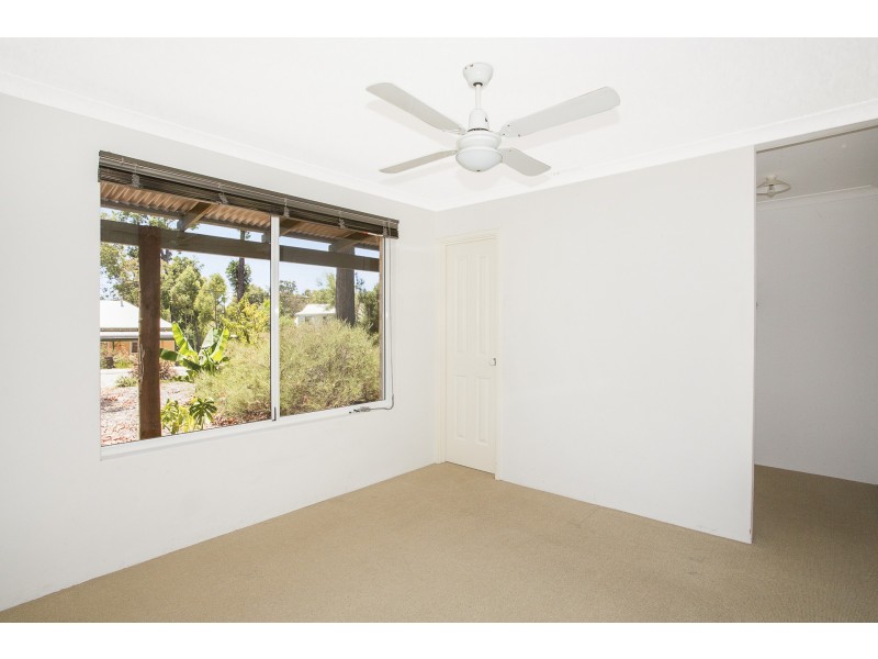 1 Begonia Court, Dwellingup WA 6213