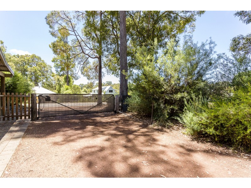 1 Begonia Court, Dwellingup WA 6213