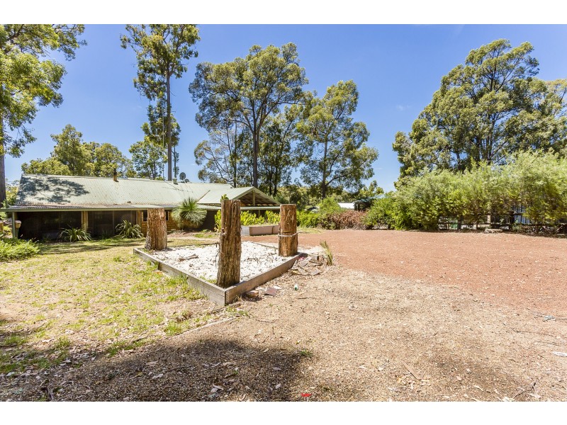 1 Begonia Court, Dwellingup WA 6213