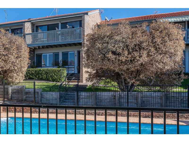 14/1 Calton Road, Batehaven NSW 2536