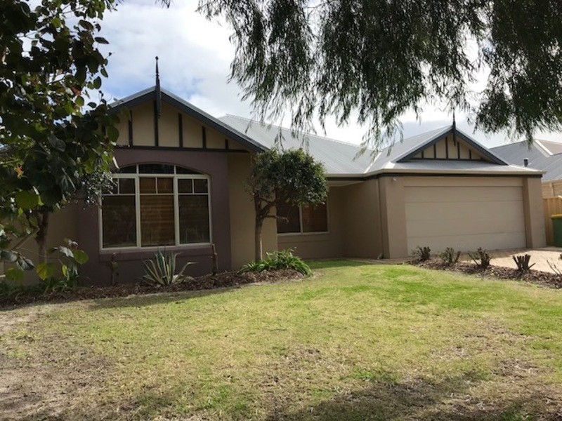 35 Swan Avenue, Millbridge WA 6232