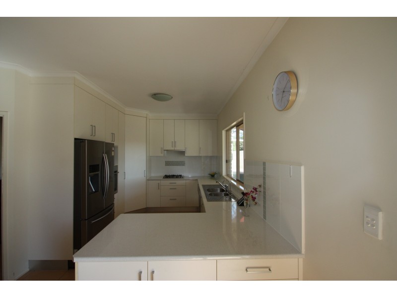 11 Ferny Dale Crescent, Branyan QLD 4670