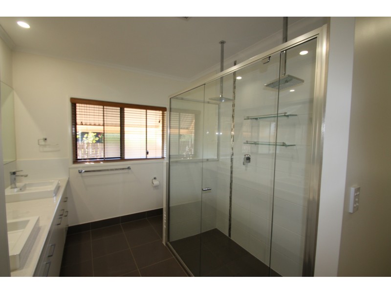 11 Ferny Dale Crescent, Branyan QLD 4670