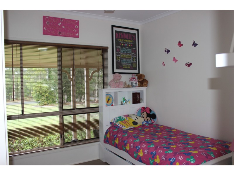 11 Ferny Dale Crescent, Branyan QLD 4670