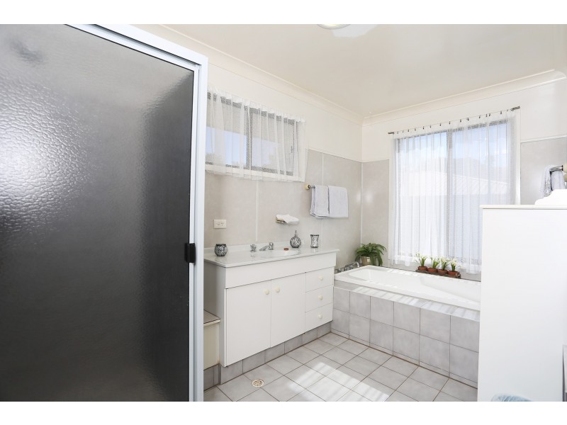 4 Shiraz Court, Wilsonton Heights QLD 4350