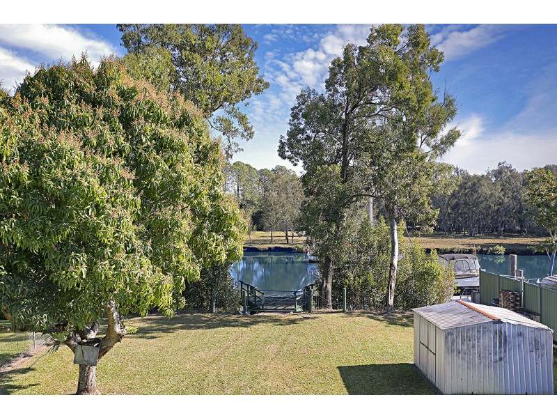 15 Riversleigh Road, Beachmere QLD 4510