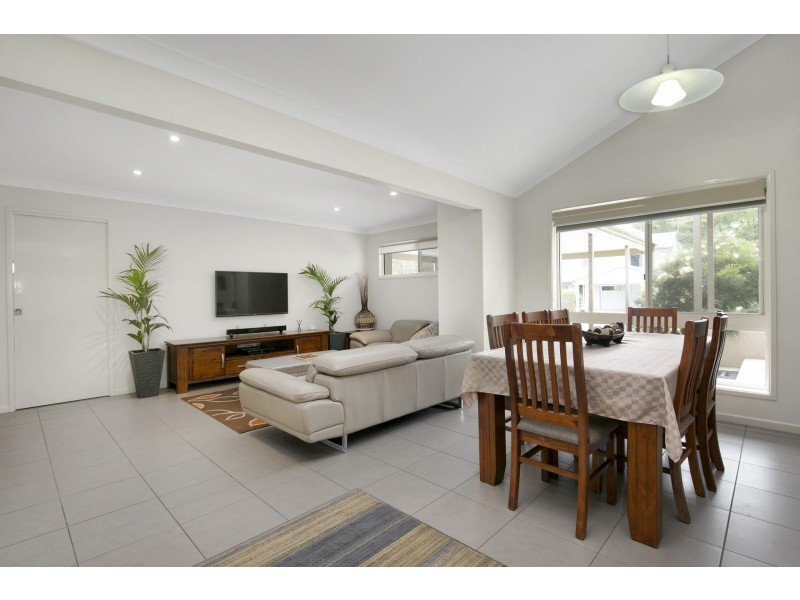 74 Dove Tree Crescent, Sinnamon Park QLD 4073