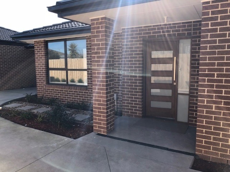 2/3 Macey, Cranbourne VIC 3977