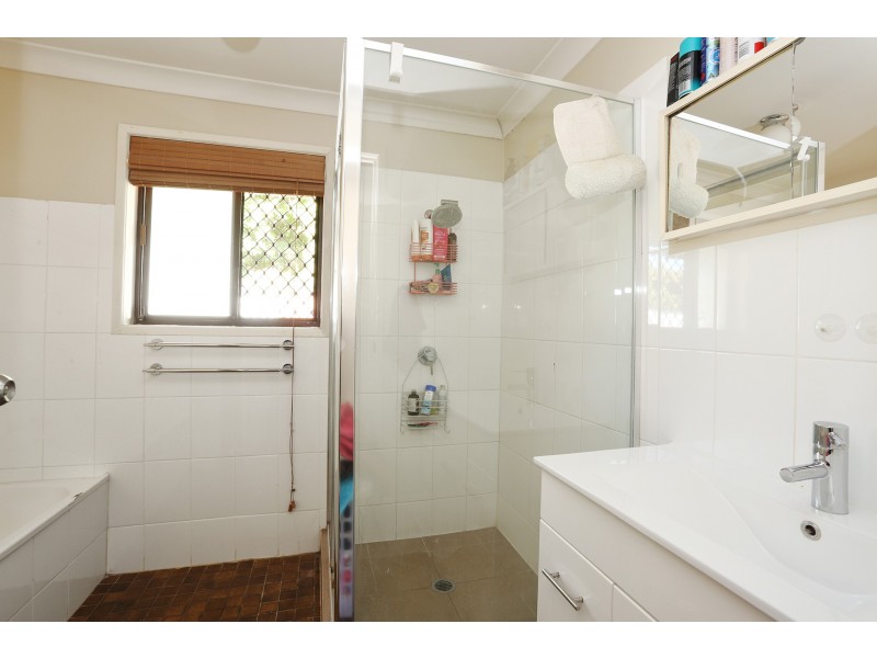 2 Teraglin Street, Manly West QLD 4179