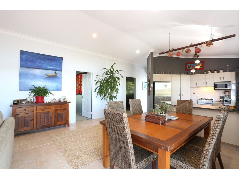 136 Broadwater Esplanade, Bilambil Heights NSW 2486