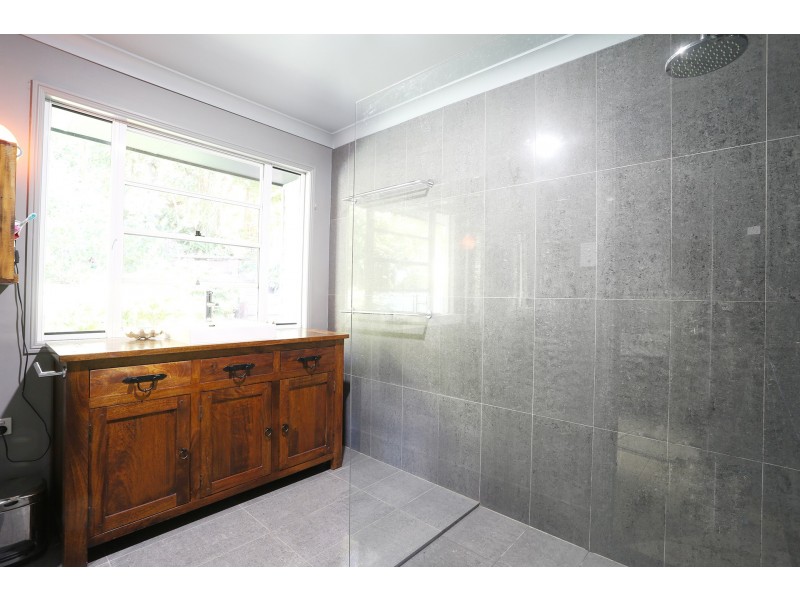 136 Broadwater Esplanade, Bilambil Heights NSW 2486