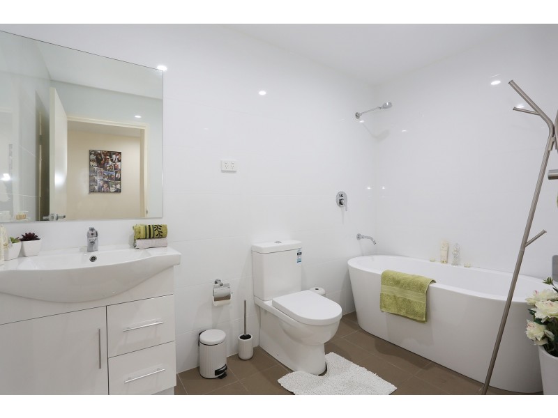 27/1 Browne Parade, Warwick Farm NSW 2170