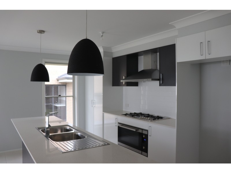 16 Lockheed Hudson drive, Horsley NSW 2530