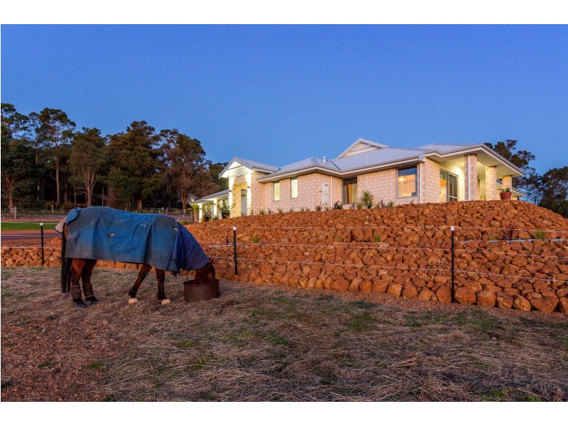 1755 Stoneleigh Road, Stoneville WA 6081