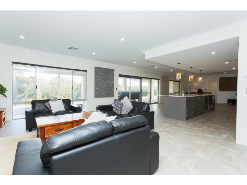 1755 Stoneleigh Road, Stoneville WA 6081