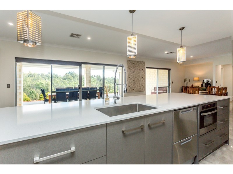 1755 Stoneleigh Road, Stoneville WA 6081