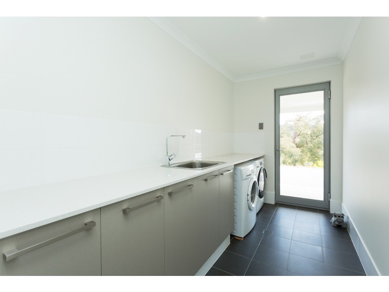 1755 Stoneleigh Road, Stoneville WA 6081