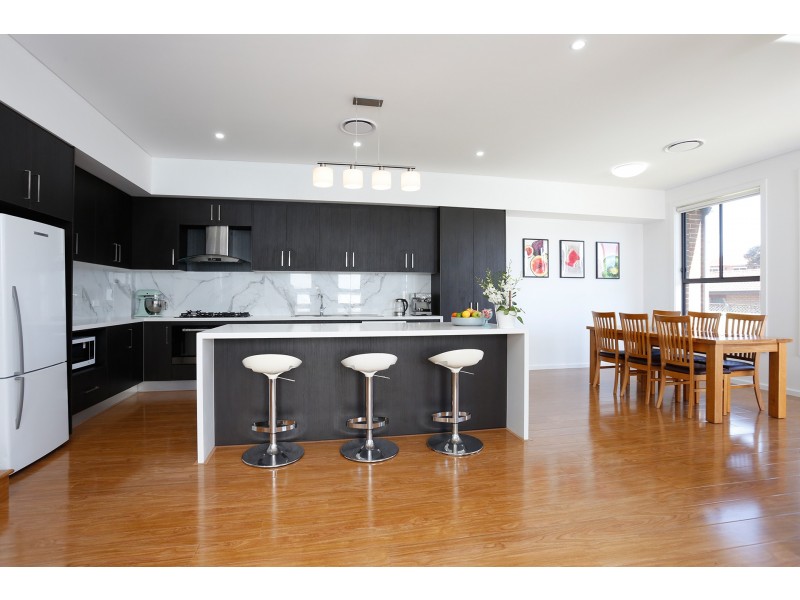 89A Oak Road, Kirrawee NSW 2232