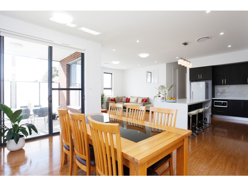 89A Oak Road, Kirrawee NSW 2232