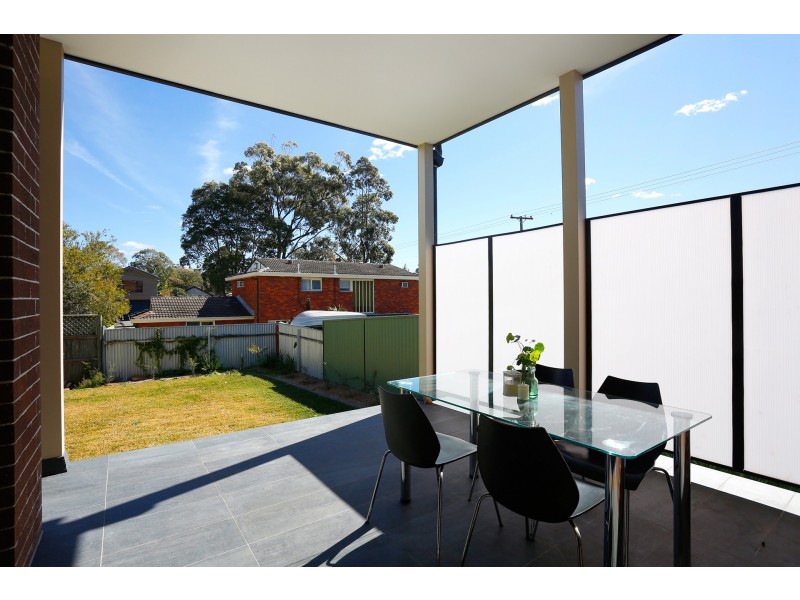 89A Oak Road, Kirrawee NSW 2232