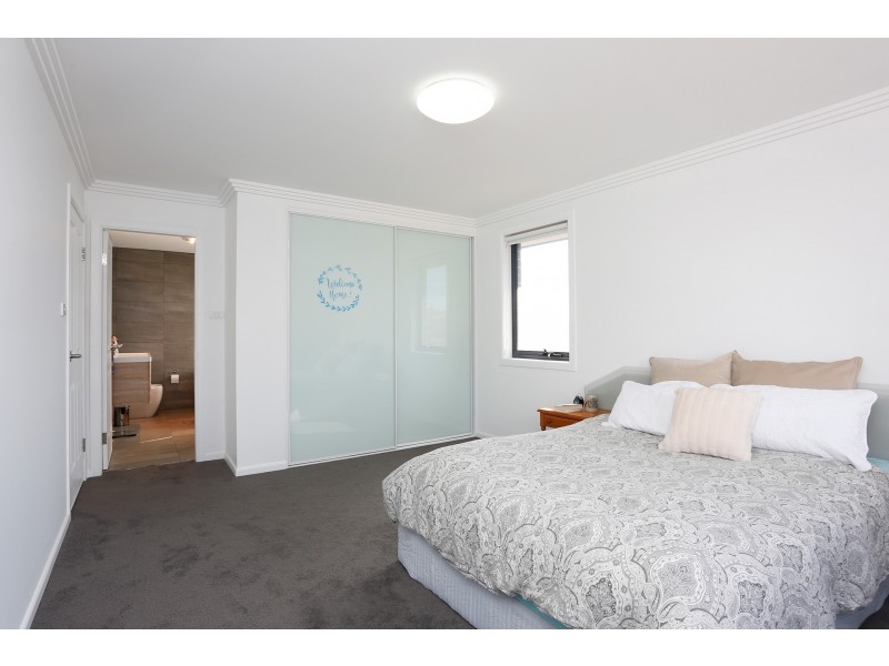 89A Oak Road, Kirrawee NSW 2232