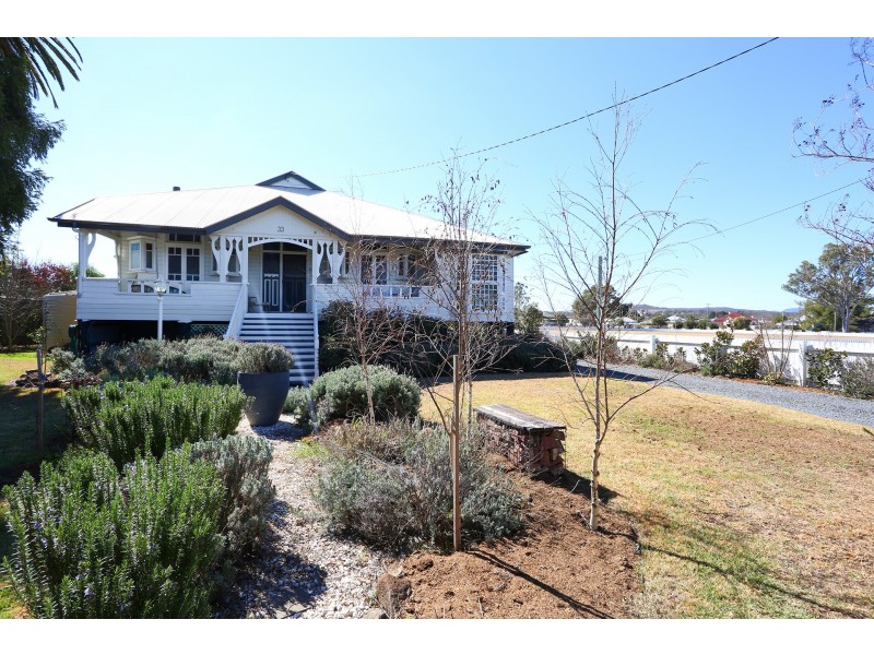 33 Pratten Street, Warwick QLD 4370