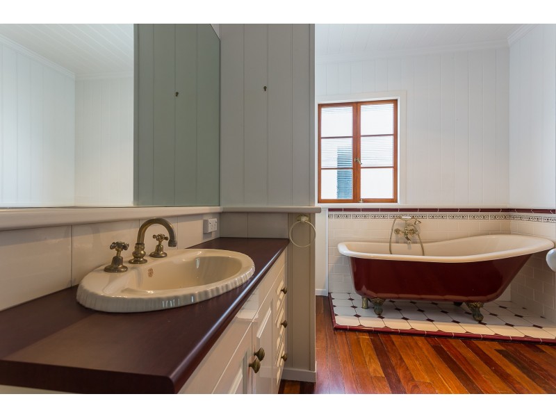 36 Clam Street, Runaway Bay QLD 4216