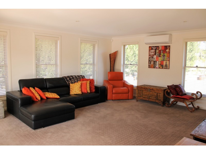 1 Davies Place, Picton NSW 2571