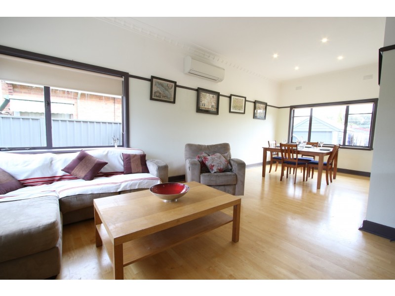 8 Margaret Crescent, Flora Hill VIC 3550