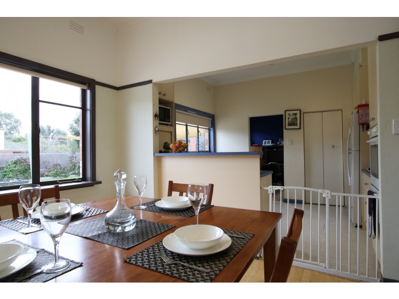 8 Margaret Crescent, Flora Hill VIC 3550