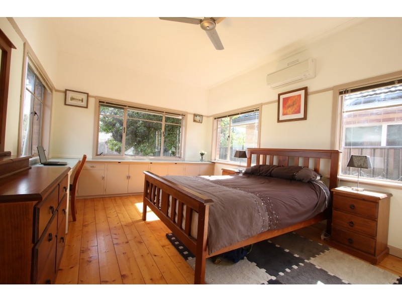 8 Margaret Crescent, Flora Hill VIC 3550