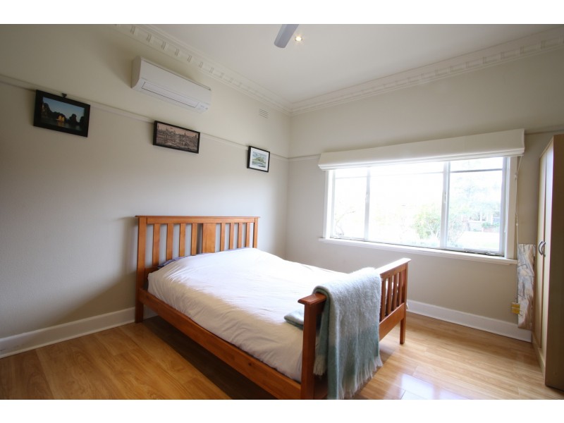 8 Margaret Crescent, Flora Hill VIC 3550
