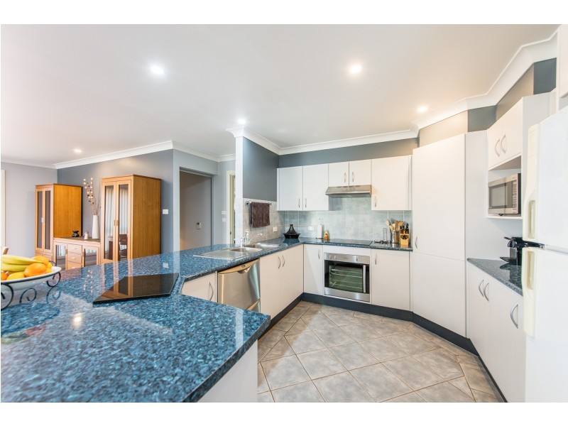 2 Nundah Close, Bomaderry NSW 2541