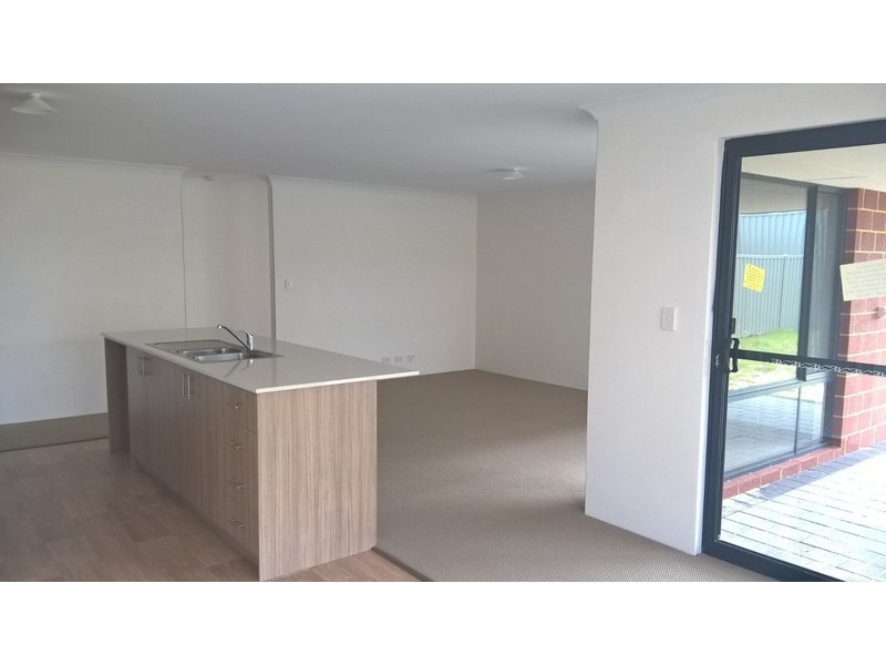 7 PERRONE AVE, Byford WA 6122