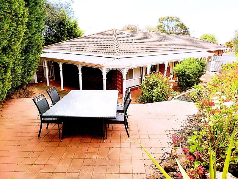 21 Allambee Avenue, Grovedale VIC 3216